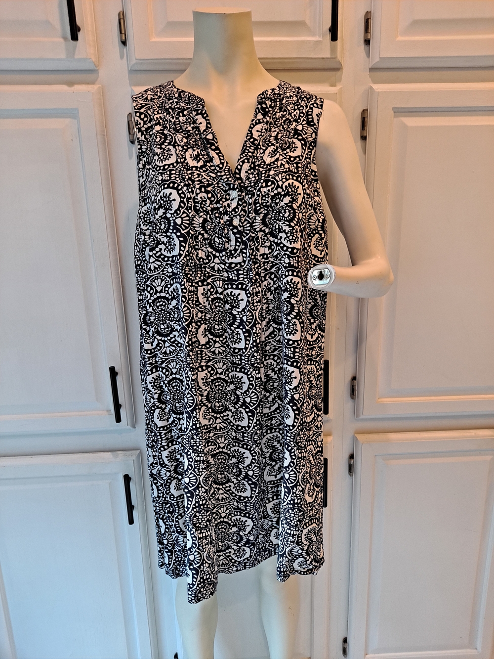 Old Navy Navy White Sleeveless Mini Shift Dress Floral Medallion Summer Easy